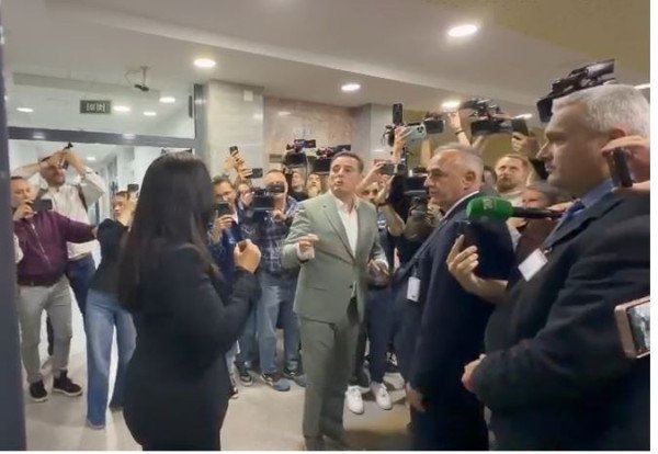 ​Bahtiri shkon në zyrat e LDK-së, kërkon nënshkrimet dhe emrin e kandidatit për president