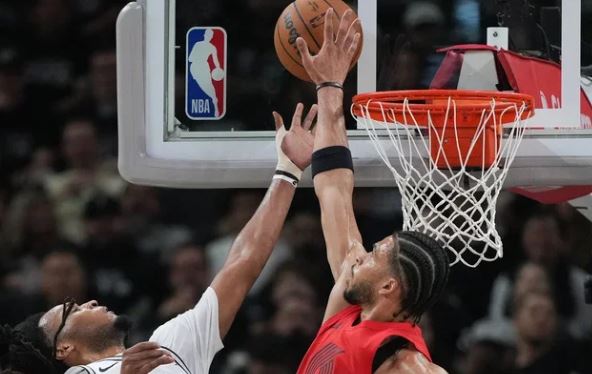 San Antonio pret një biletë për në gjysmëfinalet “play off