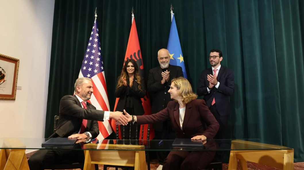 Shqipëria firmos marrëveshjen 6 miliardë USD me SHBA për gazin, Rama: Vlora kthehet në pikë kritike për energjinë