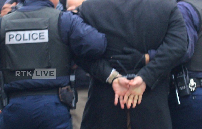 Falsifikoi dokumentet e komunës së Pejës, arrestohet për mashtrim një person