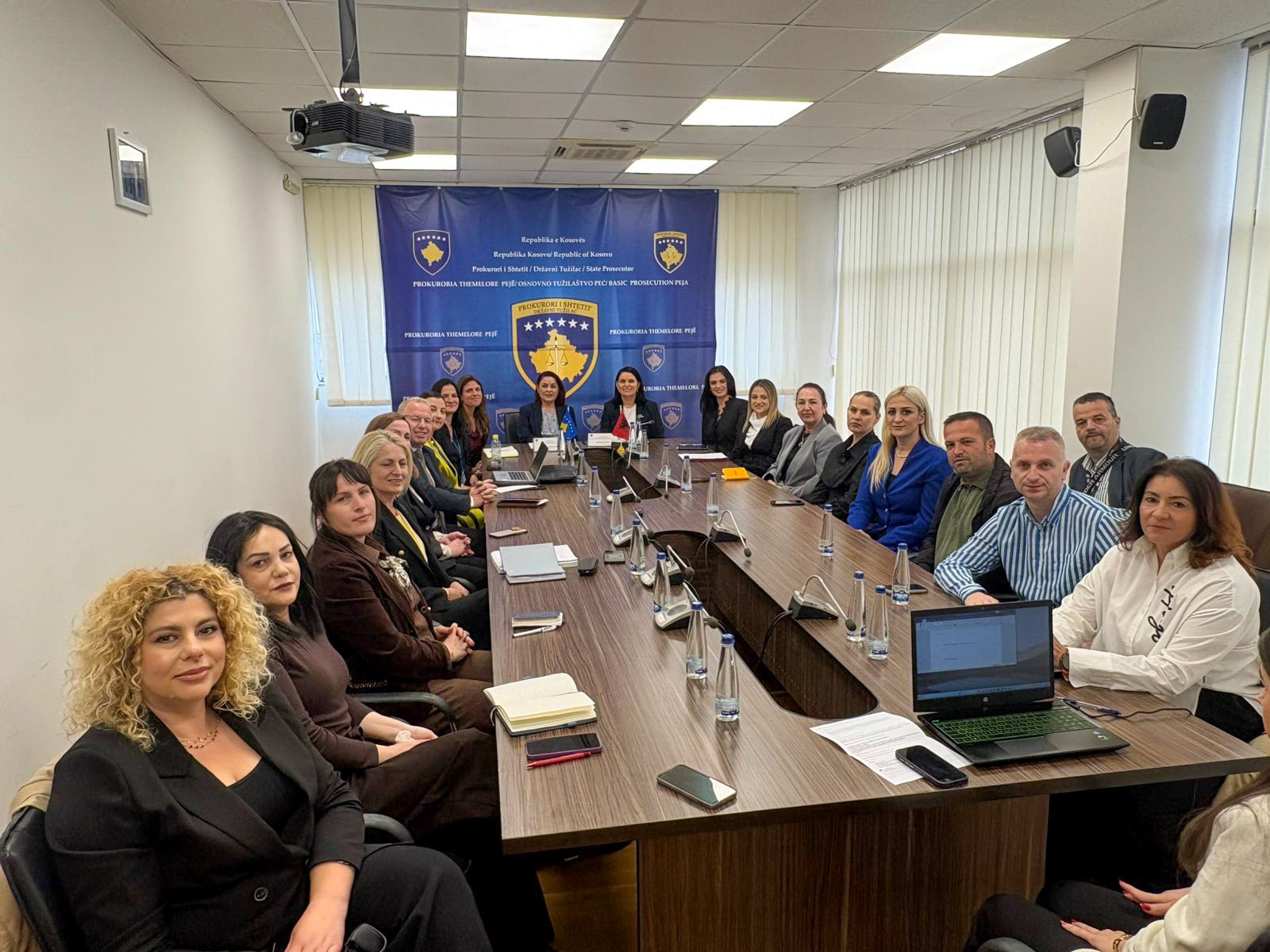 Prokuroria e Pejës bashkon institucionet për trajtimin e rasteve të dhunës në familje