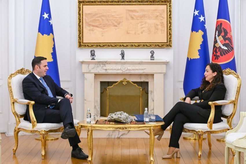 Rikthimi i Osmanit në LDK dhe kalkulimet zgjedhore: Sinjale të paqarta nga deklarata e Abdixhikut