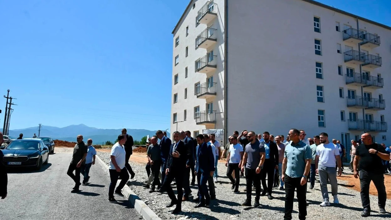 Mela: U dhuruan 47 banesa sociale në Dibër