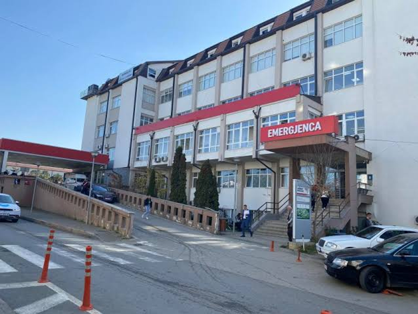 aksident-trafiku-ne-peje-drejtuesi-i-motocikletes-dergohet-per-trajtim-mjekesor