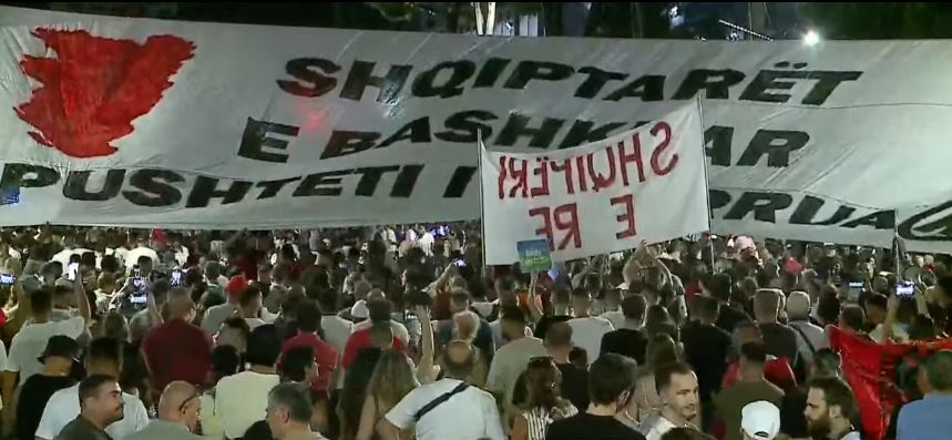 Mbyllet protesta e 63 antiqeveritare