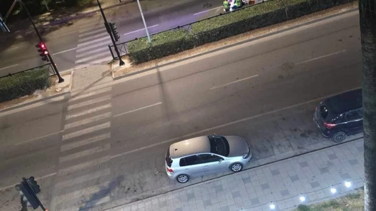Aksident në Transballkanike/ Shoferi kalon semaforin e kuq, përplas këmbësoren dhe arratiset nga vendi i ngjarjes