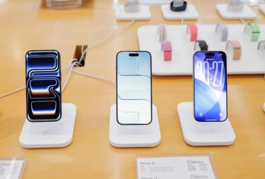 Rënie globale e shitjeve të smartfonëve në 2026  gjigantët premium rezistojnë