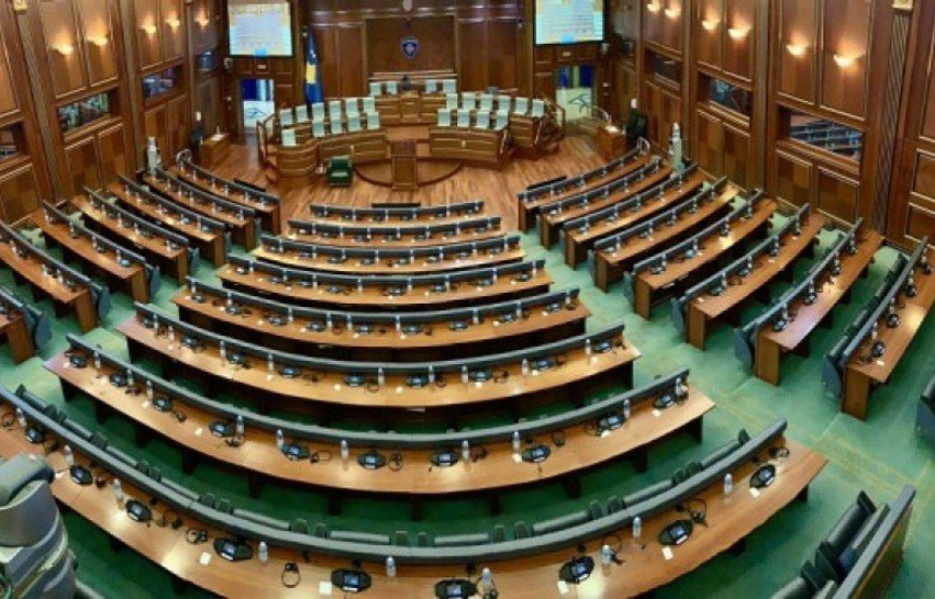 Seanca e 6 gushtit afron  priten lëvizje në bisedimet politike