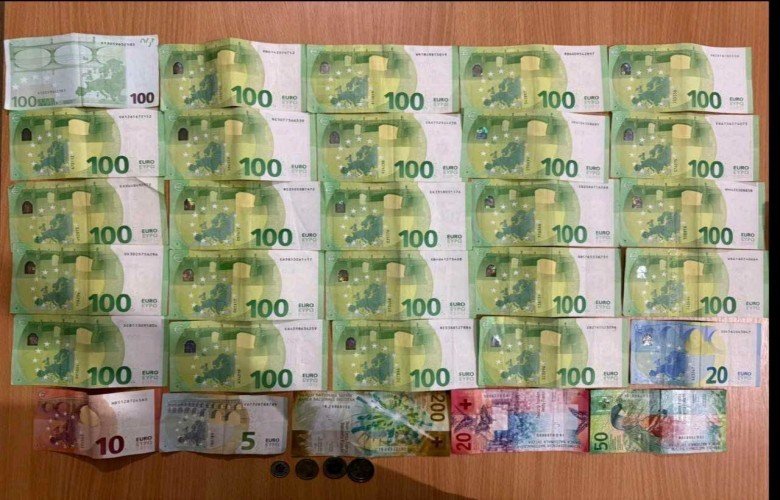 17-vjeçari gjen mbi 2 mijë euro dhe dokumente, i dorëzon në polici