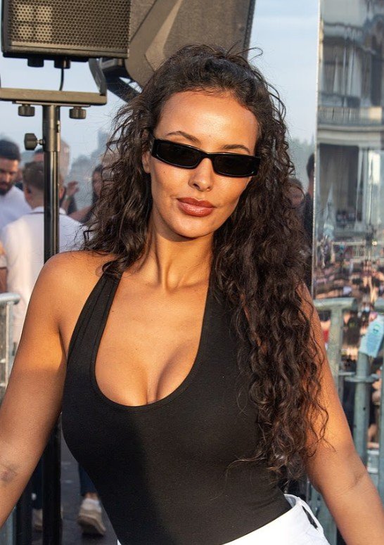 Maya Jama shkëlqen në eventin “Labyrinth on the Thames” të Peggy Gou, pak ditë pas finales së “Love Island”