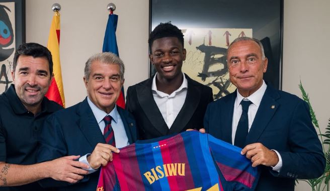 Barcelona prezanton zyrtarisht transferimin e ri