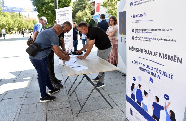 ​Vazhdon nënshkrimi i peticionit të IKD-së, interesimi i qytetarëvë është i madh