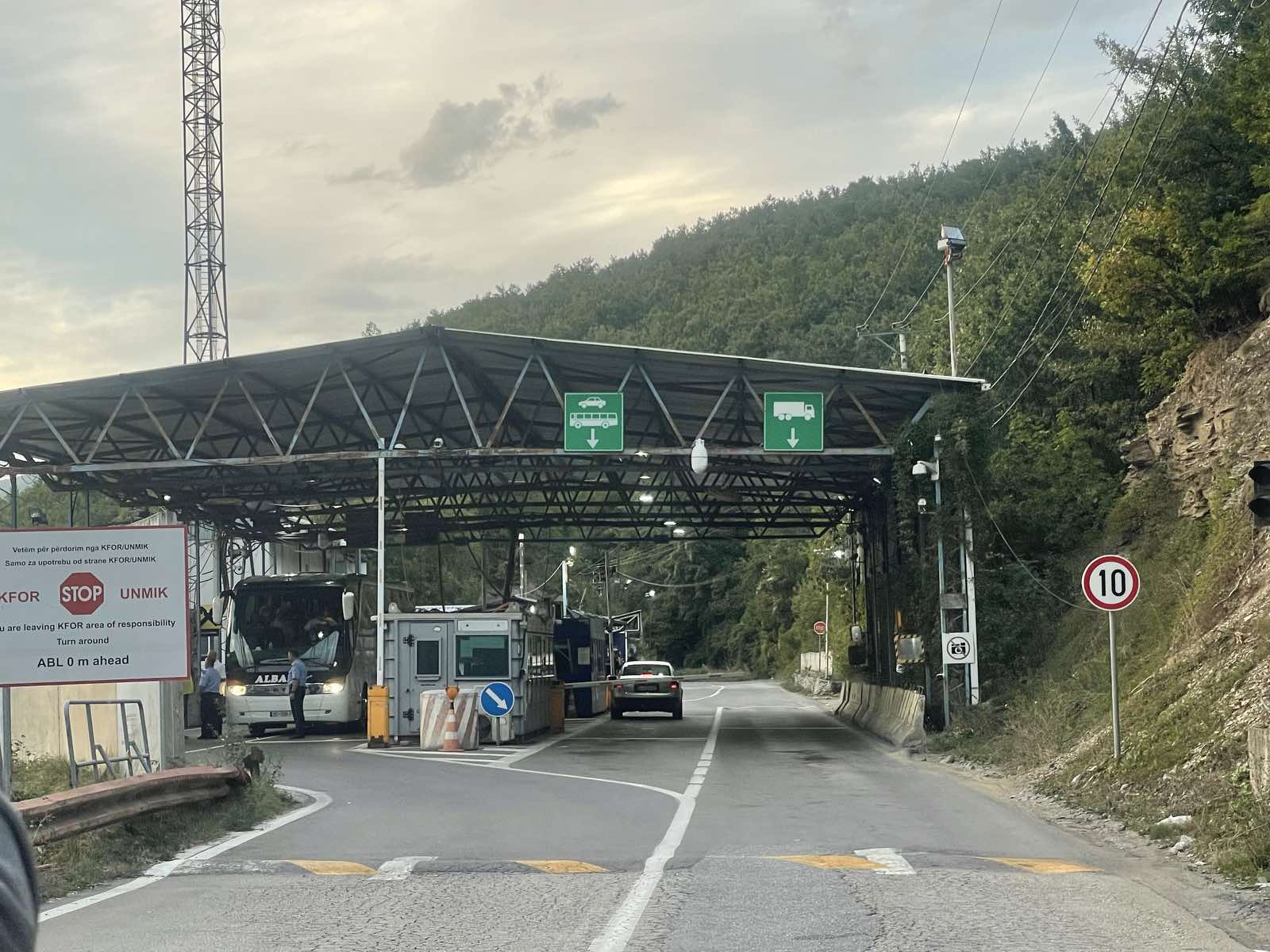 I gjendet sprej lotsjellës në pikën kufitare në Bërnjak, shteasi i Serbisë shoqërohet në polici