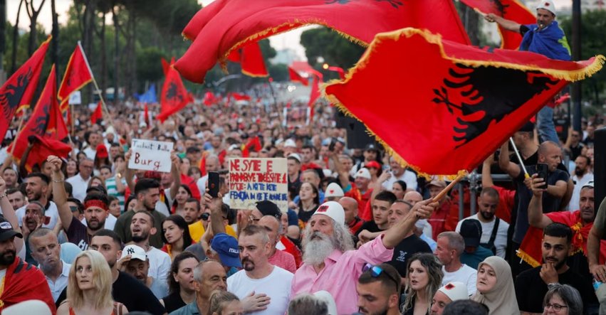 Shqipëria u ndalon hyrjen për 10 vjet dy shtetasve nga Maqedonia e