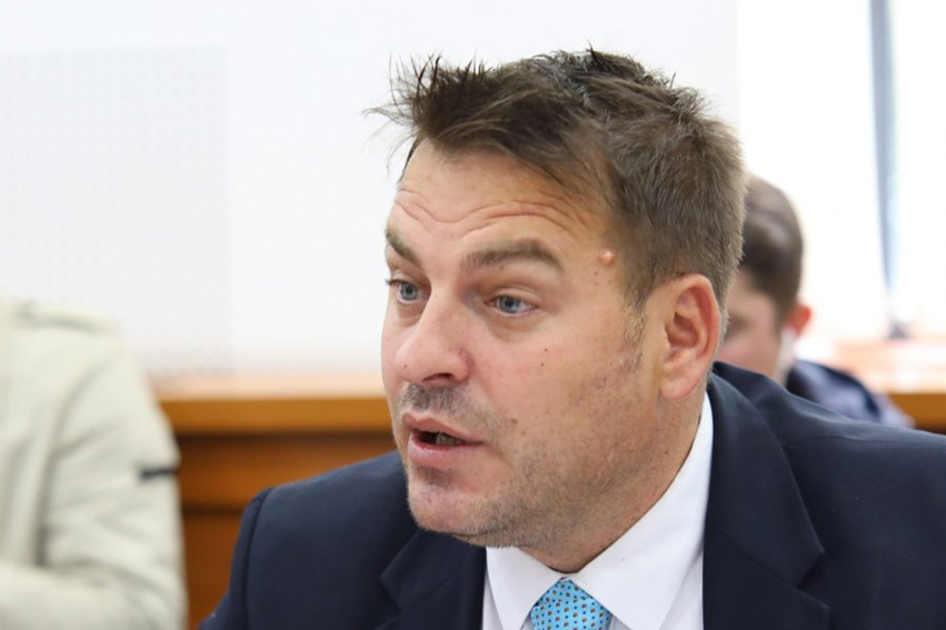 A u gjet vaj palme në qumështin Vita    flet ministri Muja