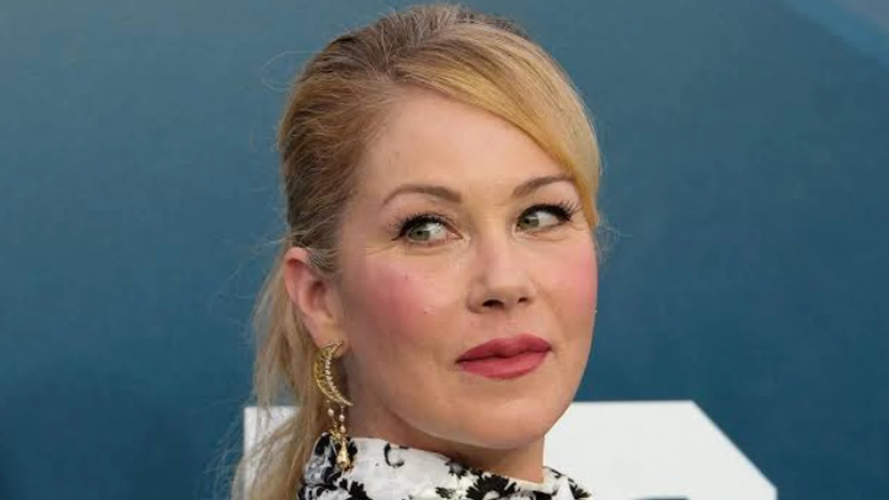 Christina Applegate lirohet nga spitali pas katër muajsh trajtimi