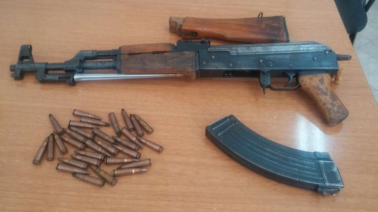 Të shtëna në Pejë, i dyshuari pranon veprën – dorëzon armën me shtatë fishekë