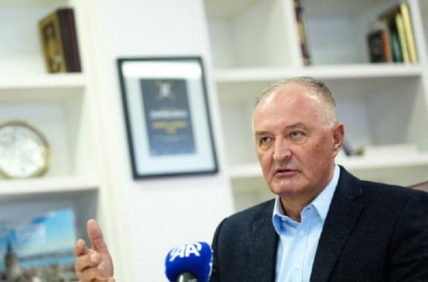 Ministri boshnjak akuzon Vuçiqin: Askush nuk mund të sjellë grupe të
