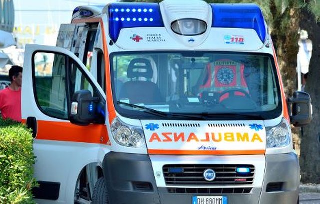Po udhëtonte me motor kur u përplas nga një automjet në Itali, 33-vjeçari shqiptar nuk i mbijeton plagëve