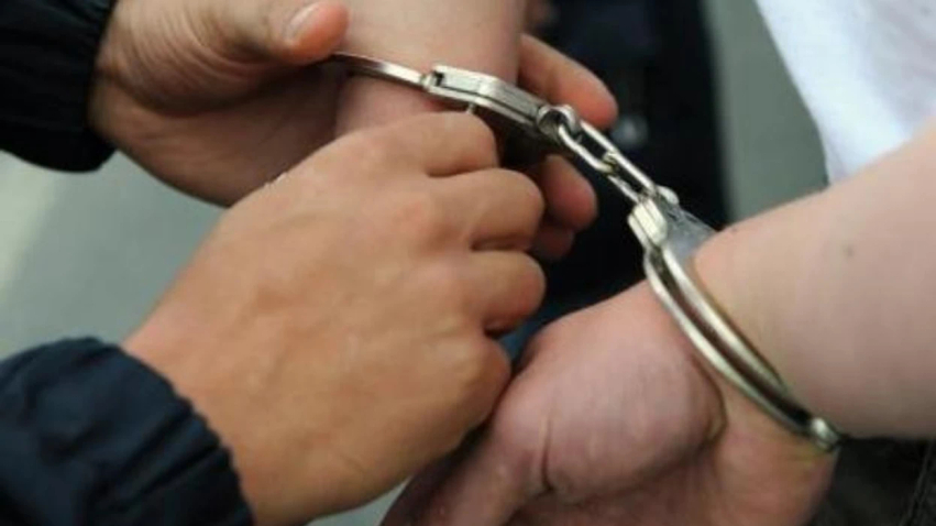Privohet nga liria një person në Shkup  policia i gjeti 25 paketime me marihuanë