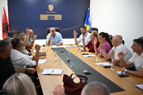 ​Podujeva “mbytet” nga mbeturinat, Bulliqi shpall gjendje emergjente tremuajshe