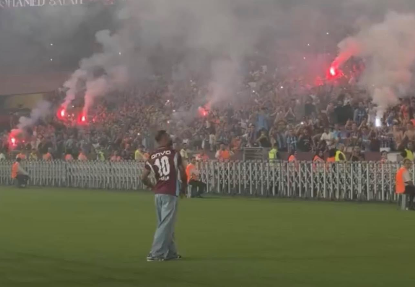 Prezantimi i jashtëzakonshëm i Salah  stadiumi i përmbushur 