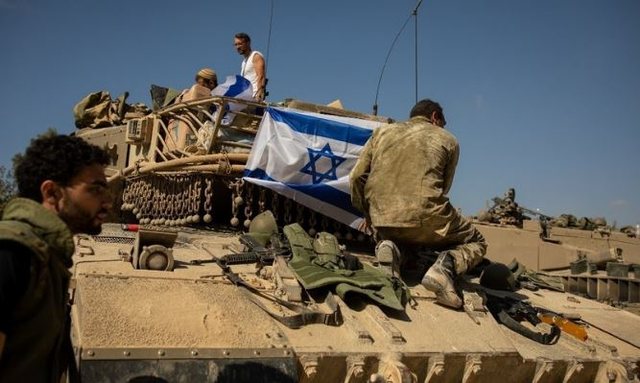 Bastisjet në kampet e refugjatëve, forcat izraelite arrestojnë 60 palestinezë në Qalandiya