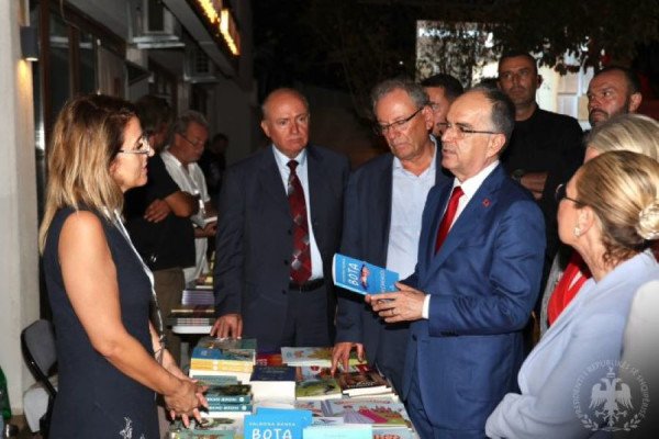 ​Begaj në panairin në Ulqin: Libri mban gjallë gjuhën, kulturën dhe identitetin tonë shqiptar