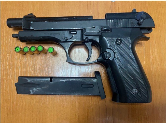 Të shtëna me armë në një aheng/ Policia arreston vushtrriasin, sekuestron dy armë 