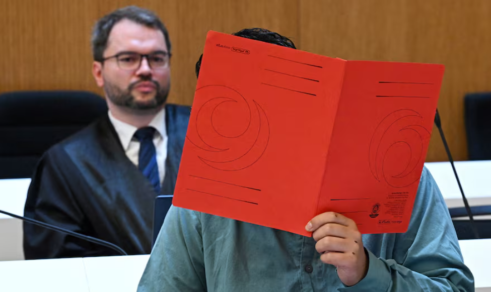 Përplasi për vdekje dy persona dhe plagosi 40 të tjerë në Mynih, dënohet me burgim të përjetshëm autori