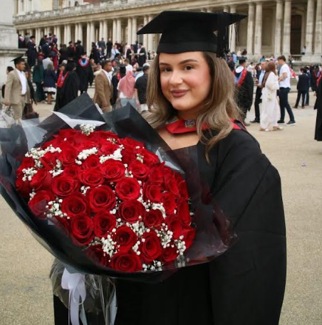 Altina Sulejmani diplomon me sukses të shkëlqyer në University of Greenwich në Londër