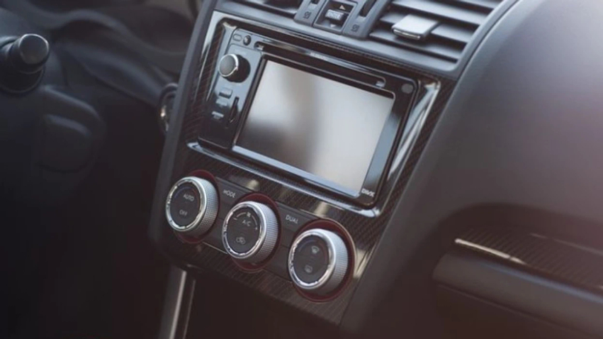 Pse zakonisht e ulim volumin e radios kur parkojmë në prapakthim 