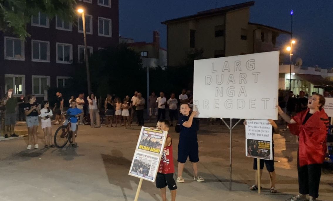 Nata e gjashtë e protestës në Divjakë/ Banorët nuk tërhiqen nga kundërshtimi për reformën territoriale