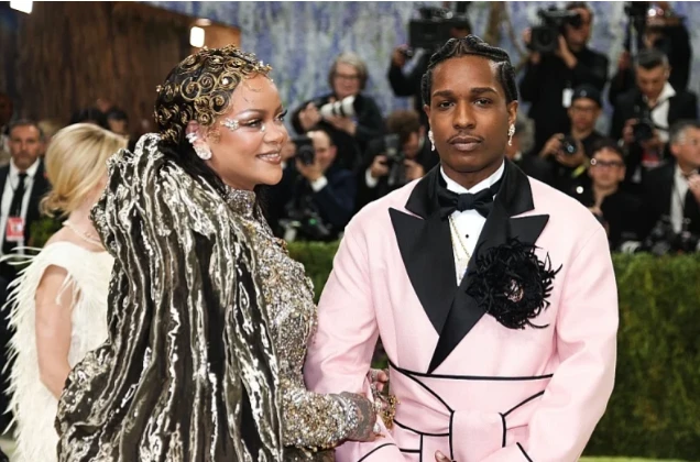 Pas gati 10 vitesh pritje, Rihanna rikthehet në studio për këngë të reja