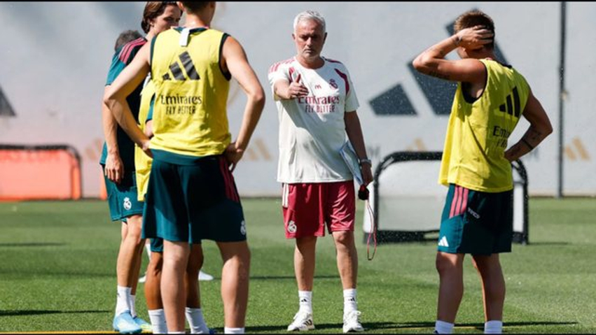 Jose Mourinho vendos rregulla të reja për futbollistët