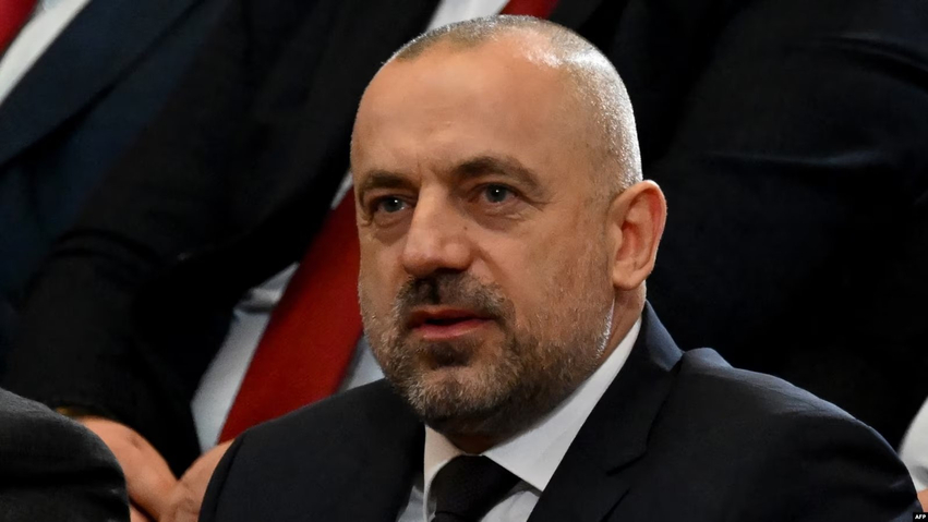Radoiçiqi në aktakuzën për krime lufte  Gacaferi  Ish qeveritë e Kosovës PDK  LDK  AAK e prisnin me nga 8 10 orë