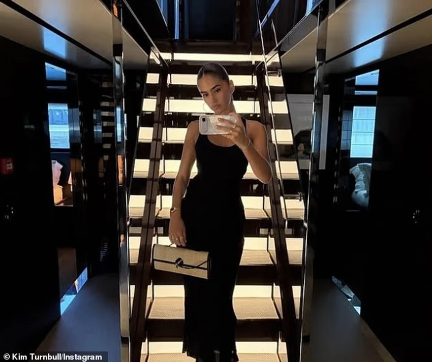 Victoria Beckham dhe e dashura e Romeos shfaqin stilin në jahtin luksoz 3 Image