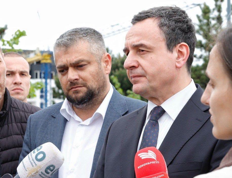 Hoti reagon ashpër: Opozita po e bllokon Kosovën vetëm për ta ndalur Kurtin!