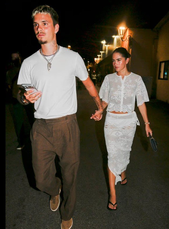 Romeo Beckham dhe Kim Turnbull kapen dorë për dore në Shën Trope, modelja zbulon luksin e jahtit 16 milionë £ të familjes