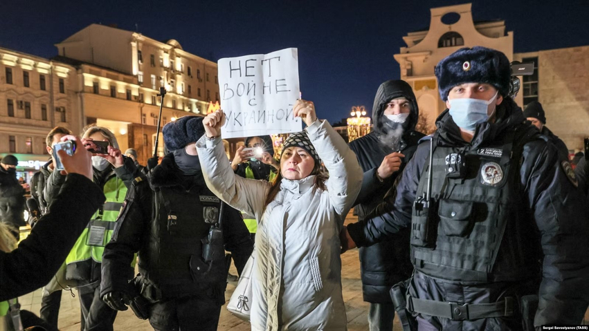  Vdekje civile   Kremlini me ligj të ri kundër rusëve në mërgim