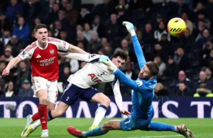 Për herë të parë në 25 vite, një lojtar i Tottenhamit mund të kalojë tek Arsenali