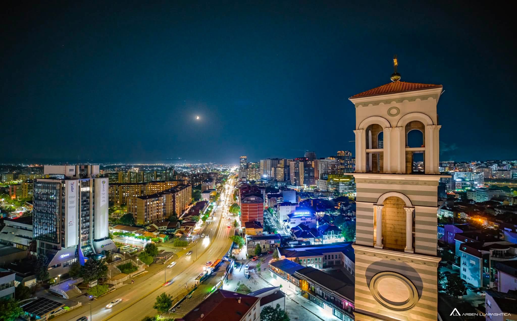 Prishtina nat&euml;n! / Fotografia: Arben Llapashtica
