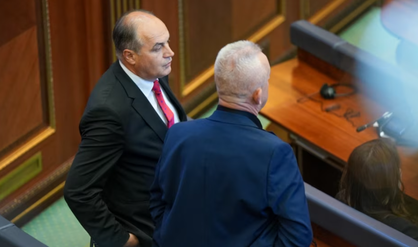 Hoxhaj i PDK-së: Nuk do ta bojkotojmë punën e Kuvendit, seanca është jokushtetuese