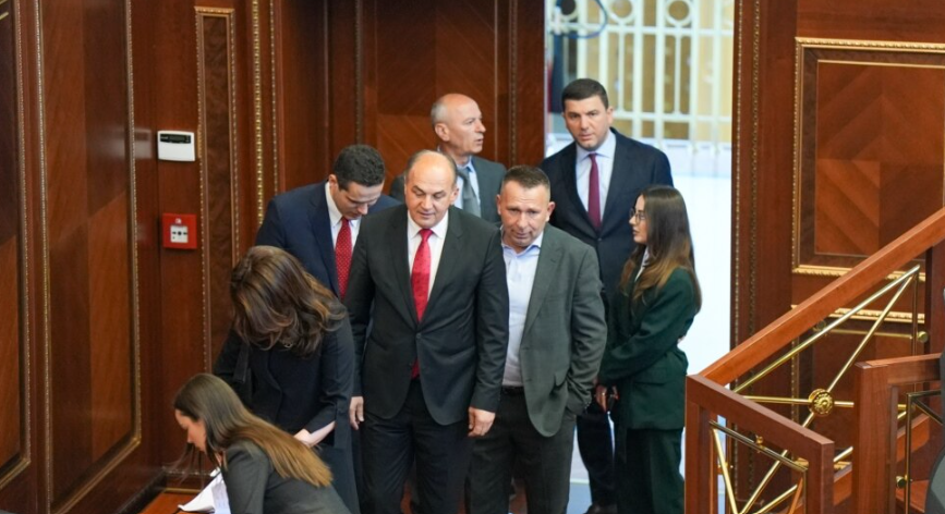 Hoxhaj: LVV duhet ta propozojë kryeparlamentarit