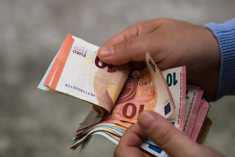 Prishtinë: Gjatë numërimit të tyre, gjen mbi 500 euro të falsifikuara