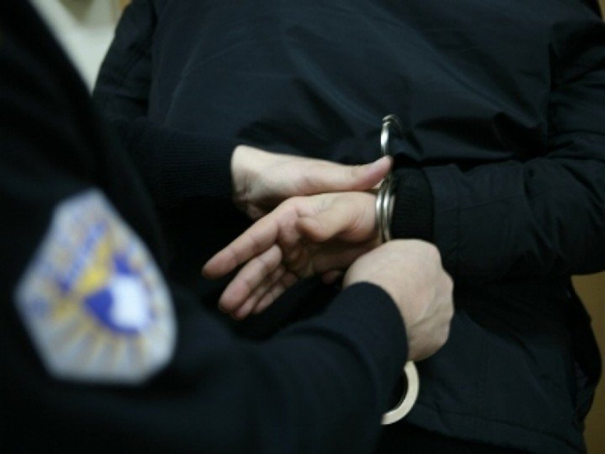 Pesë shtetas të huaj shoqërohen në polici  dyshohet për qëndrim të parregullt