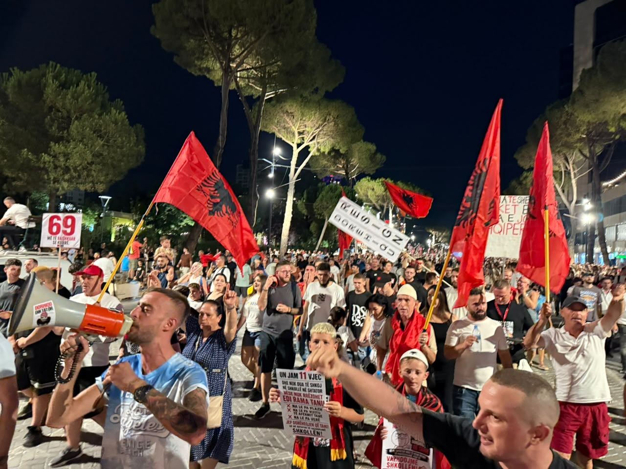  Revolta kundër Ramës/ Sot 70 ditë rezistencë, qytetarët sërish në protestë, kërkojnë dorëheqjen e kryeministrit