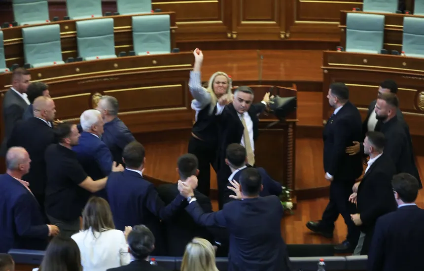 Me hedhje vezësh e tensione, Kuvendi në pikën zero, ende nuk dihet se kur do të vazhdojë seanca