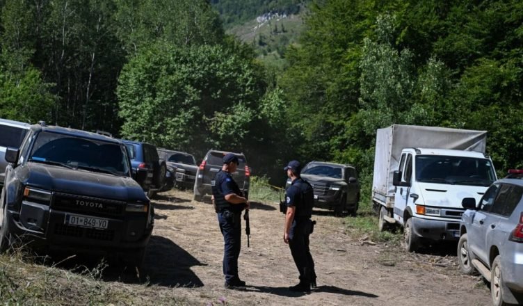 Varrezat masive zbulojnë krimet serbe në Kosovë, por drejtësia mbetet ende larg: A do të përballen përgjegjësit me gjykim?