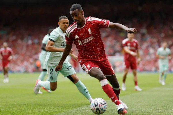 Liverpool humb në Anfield në ndeshjen e parë nën drejtimin e Iraolas
